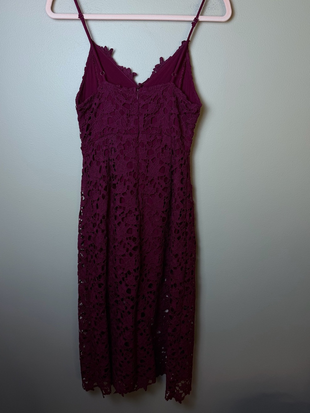 ASTR The Label Burgundy Floral Lace Midi Dress Size M Revolve Wedding Guest EUC - Picture 4 of 8